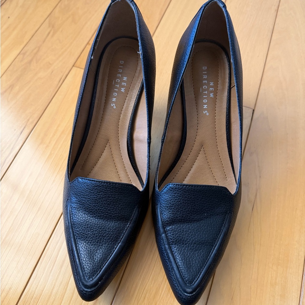 New Directions Black Pointed Toe Heels